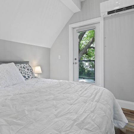 Entire 1 Bedroom Apartment Across From Google - Br5 Kitchener Ngoại thất bức ảnh