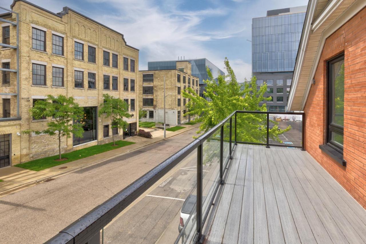 Entire 1 Bedroom Apartment Across From Google - Br5 Kitchener Ngoại thất bức ảnh
