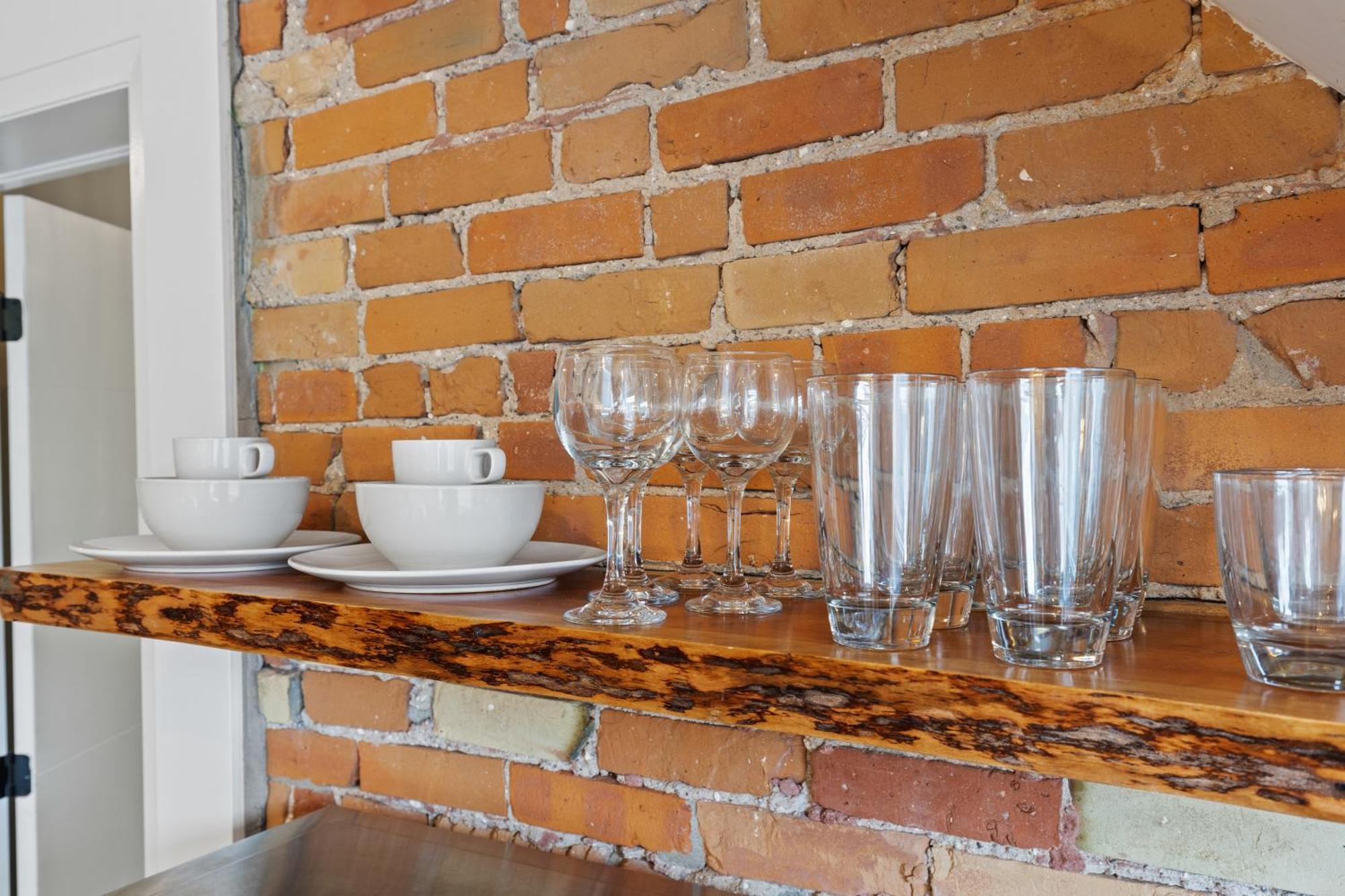 Entire 1 Bedroom Apartment Across From Google - Br5 Kitchener Ngoại thất bức ảnh