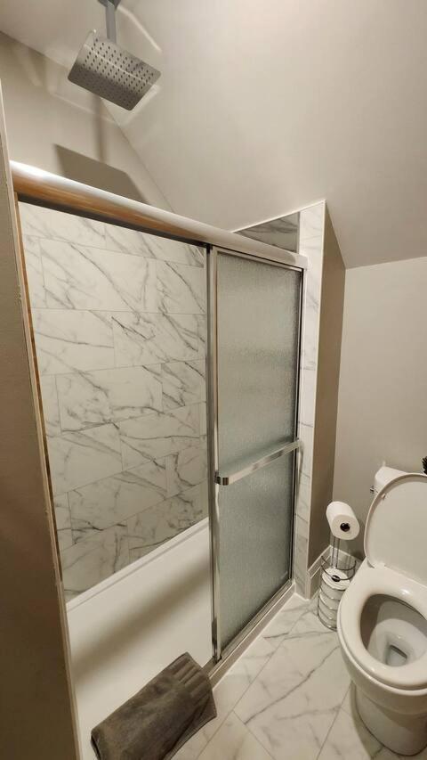 Entire 1 Bedroom Apartment Across From Google - Br5 Kitchener Ngoại thất bức ảnh