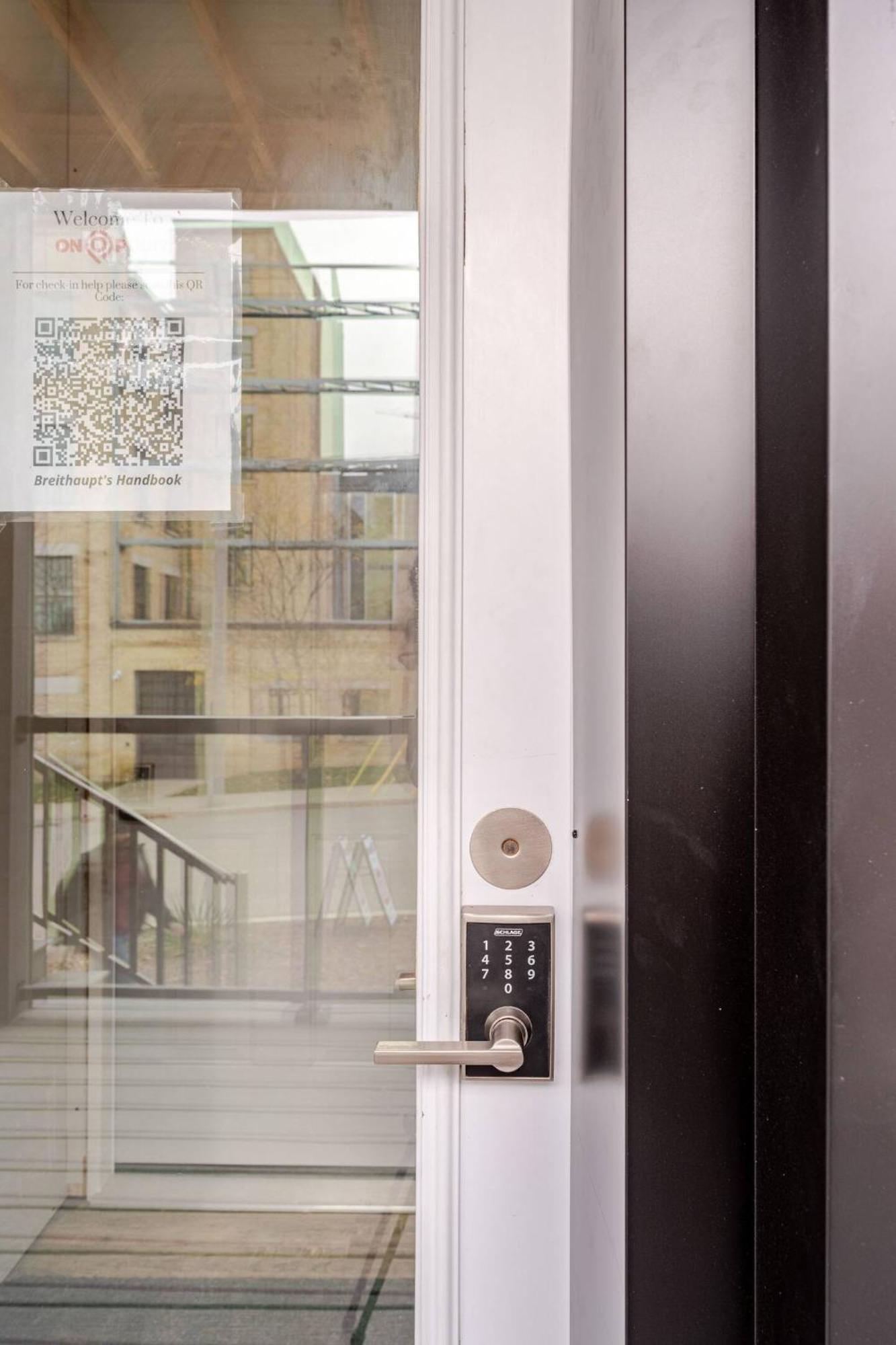 Entire 1 Bedroom Apartment Across From Google - Br5 Kitchener Ngoại thất bức ảnh